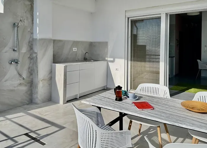 Viola Sea View Penthouse Σαράντα